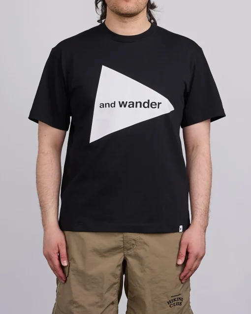 Discount and wander Big Logo T-Shirt Black