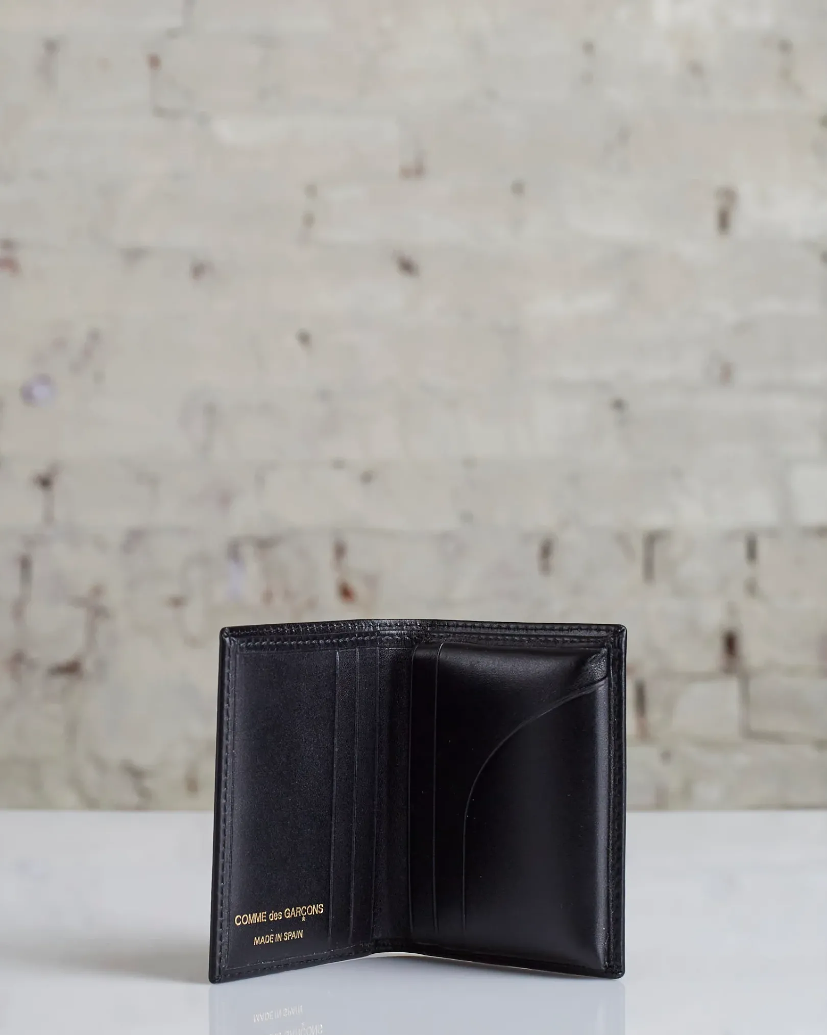 Fashion Comme des Garçons WALLET Classic Leather Line A Bi-Fold Wallet Black