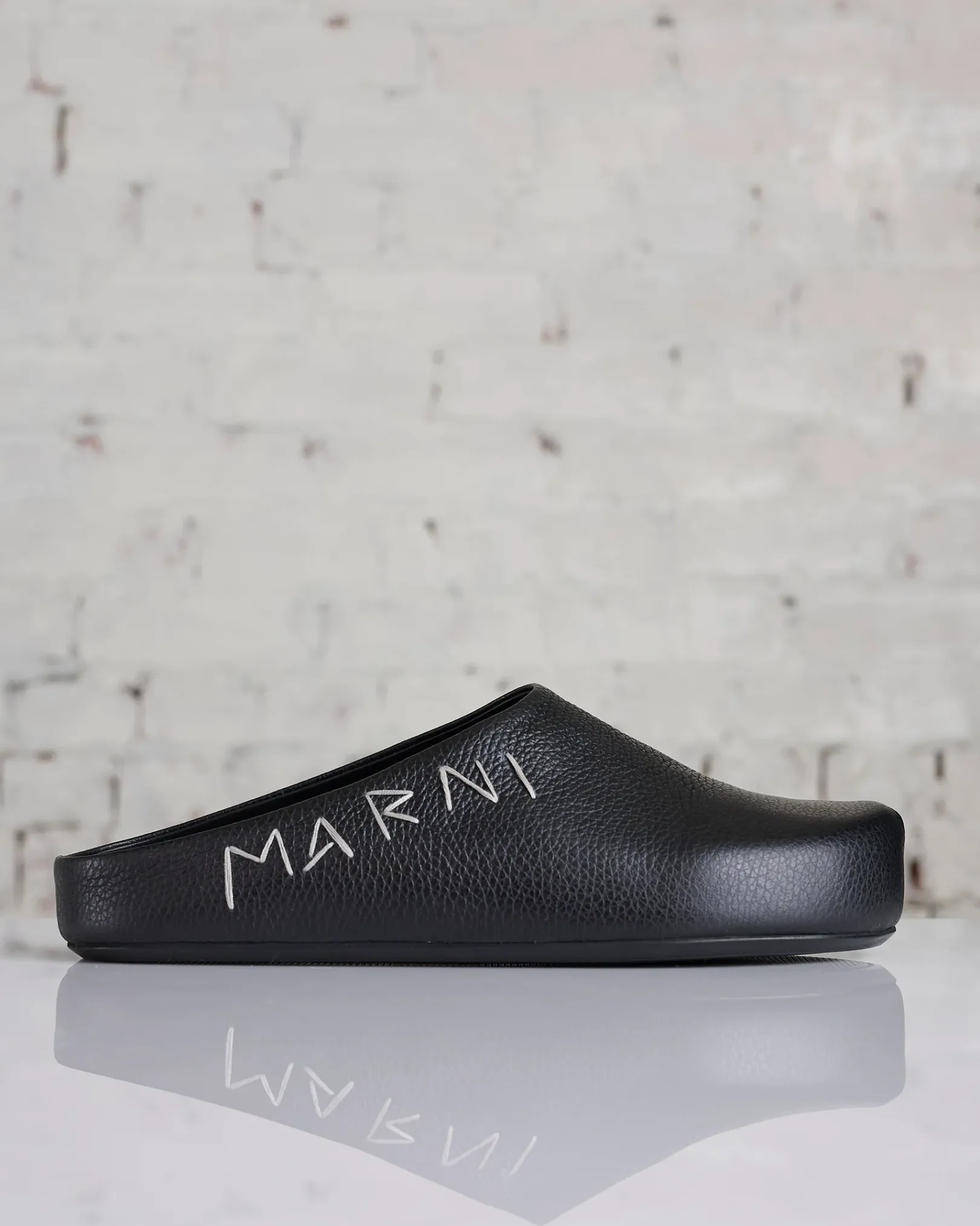 Discount Marni Fussbett Sabot Grained Leather Black