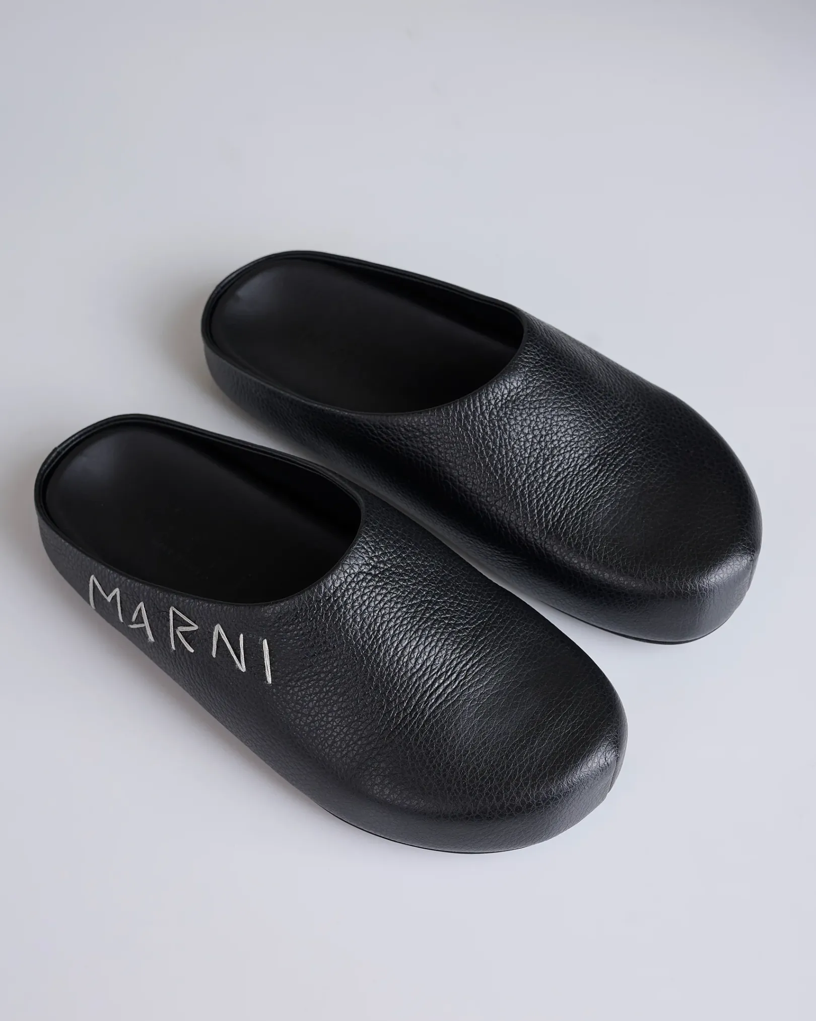 Discount Marni Fussbett Sabot Grained Leather Black