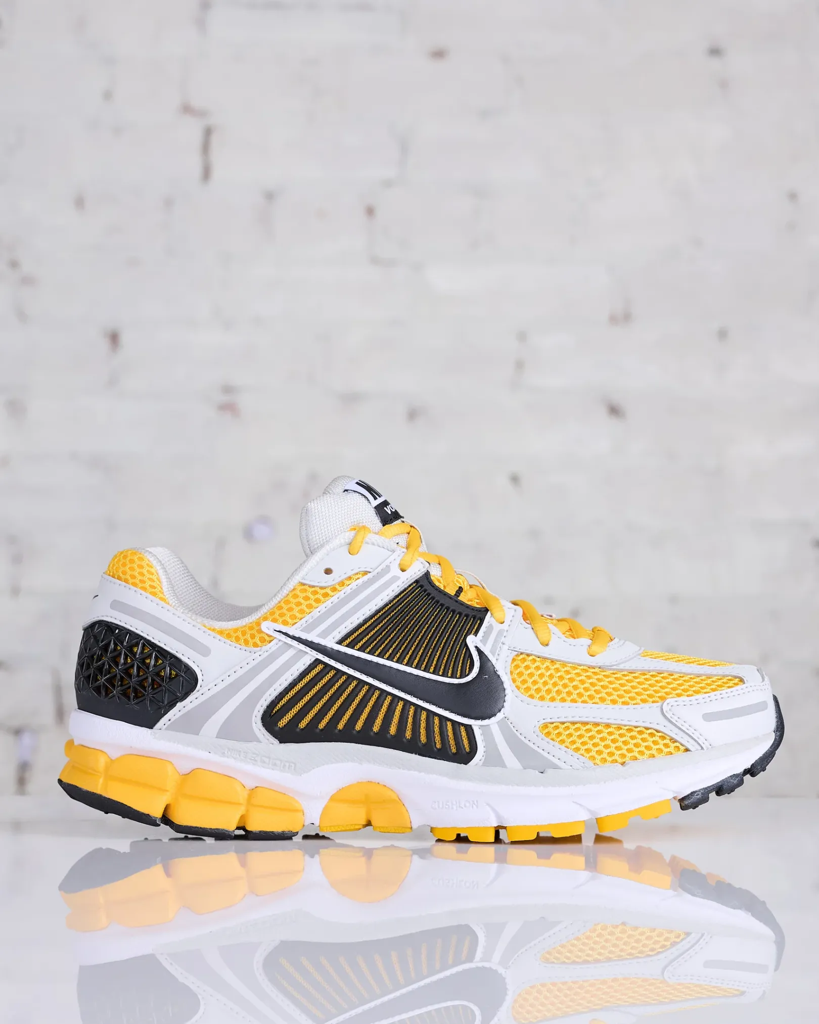 Fashion Nike Men's Zoom Vomero 5 Photon Dust/Black-University Gold