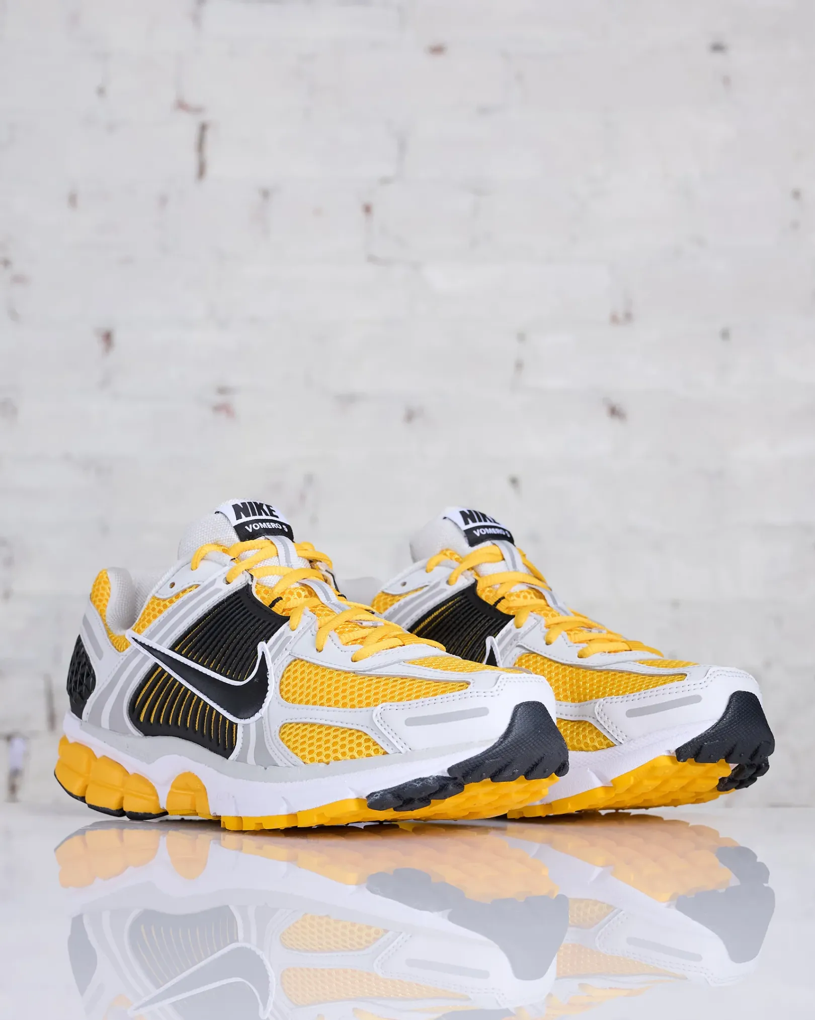 Fashion Nike Men's Zoom Vomero 5 Photon Dust/Black-University Gold