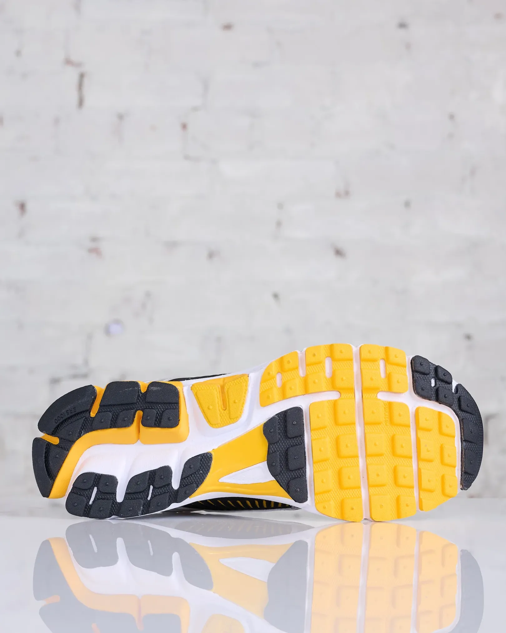 Fashion Nike Men's Zoom Vomero 5 Photon Dust/Black-University Gold