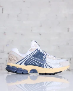 Discount Nike Men's Zoom Vomero 5 White/Thunder Blue-Cream Li